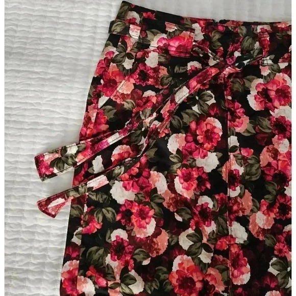 Banana Republic Floral skirt with pockets - Picture 4 of 11